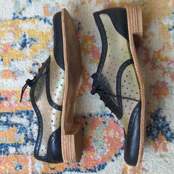 Stuart Weitzman Dandy Polka Dot Perforated Leather Wingtip Oxfords Black 8.5 - Picture 6 of 15